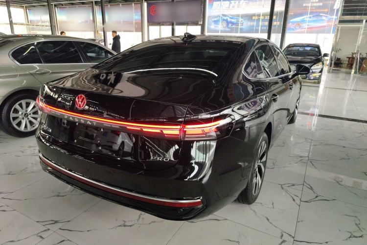 Used Volkswagen Passat 2025 Pro 380TSI Dragon Glory Edition
