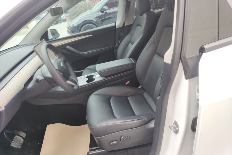 Used Tesla Model Y 2021 Long-Range All-Wheel-Drive Version
