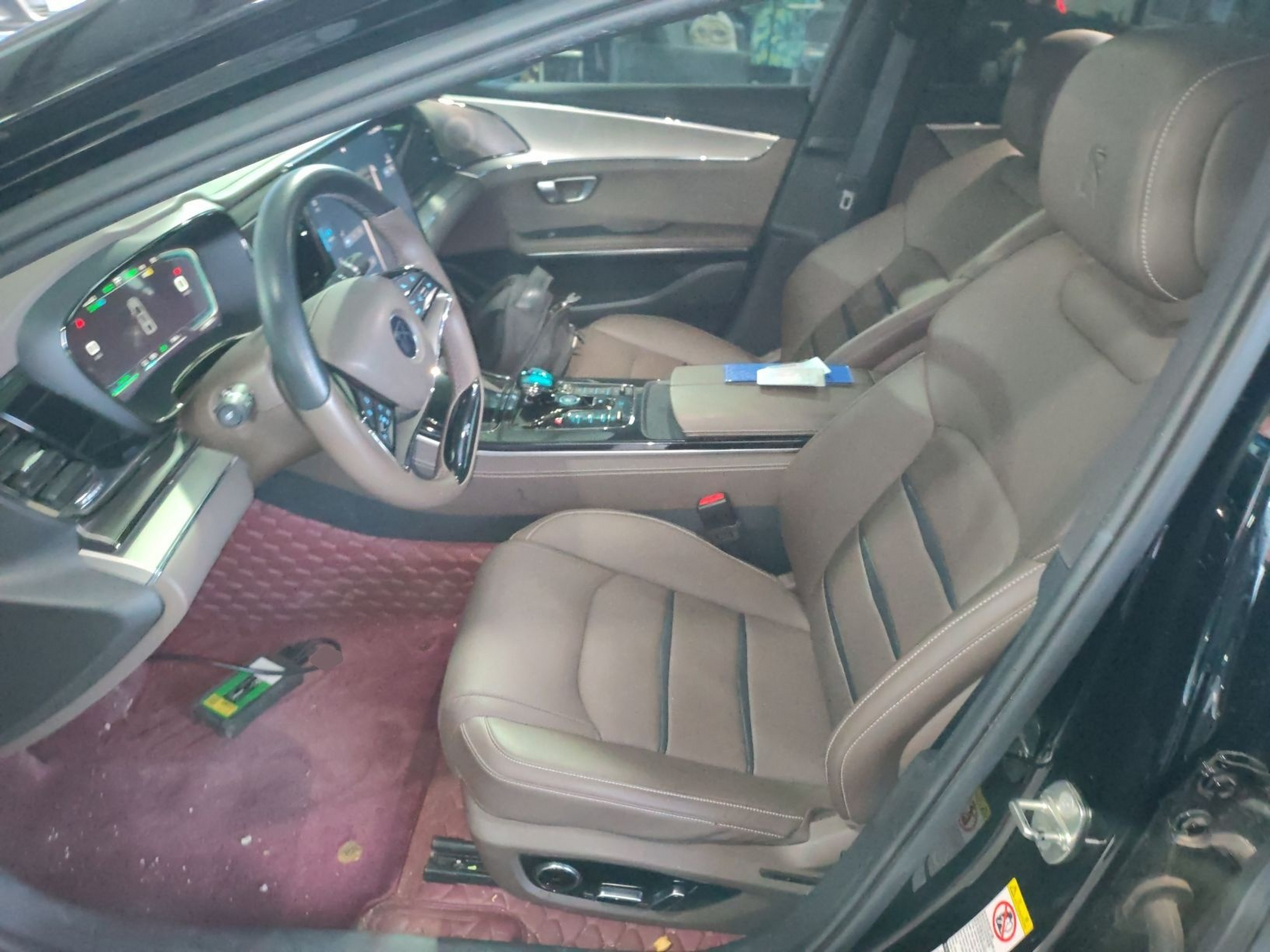 Переднее сиденье в автомобиле