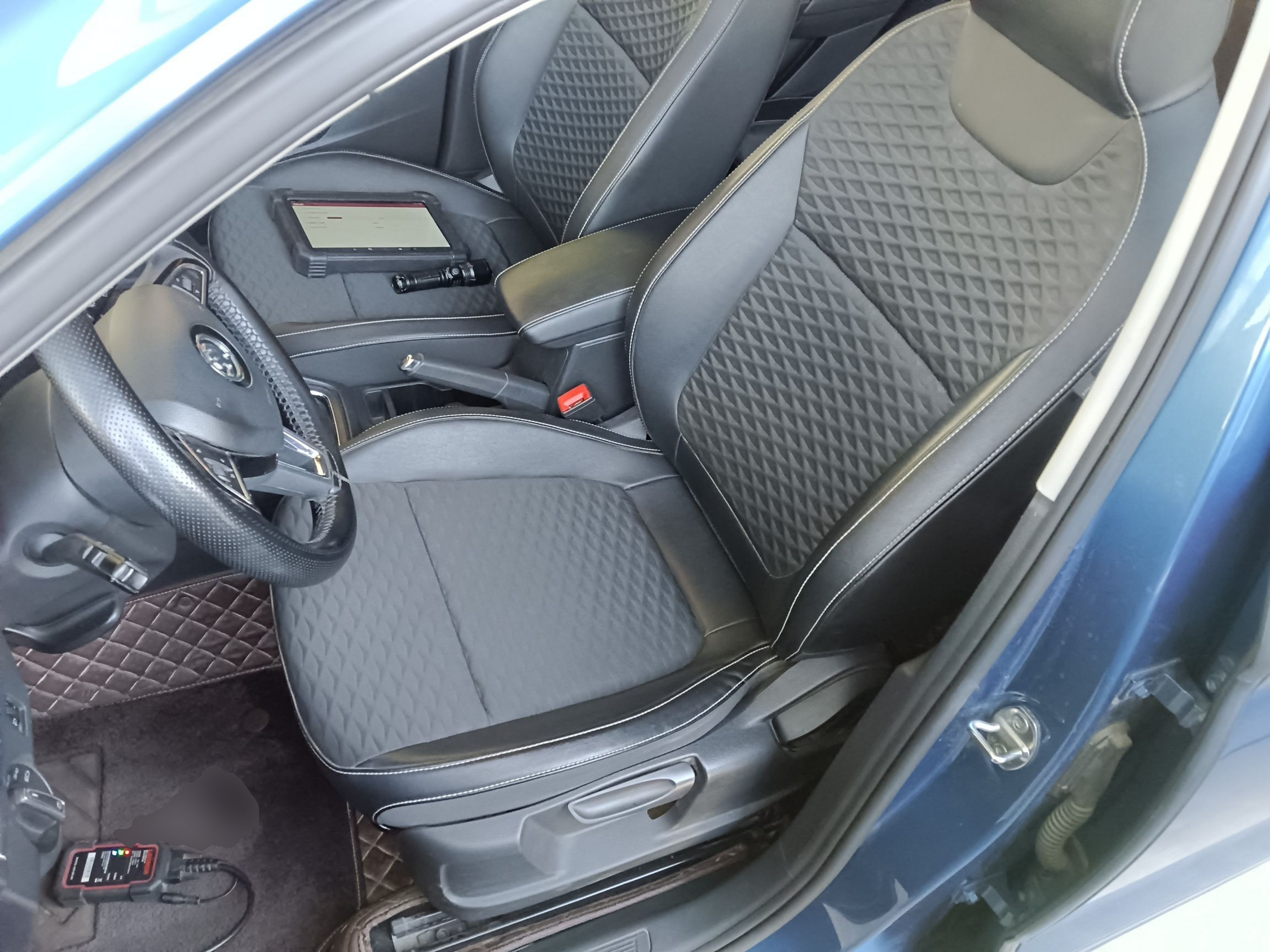 Переднее сиденье в автомобиле