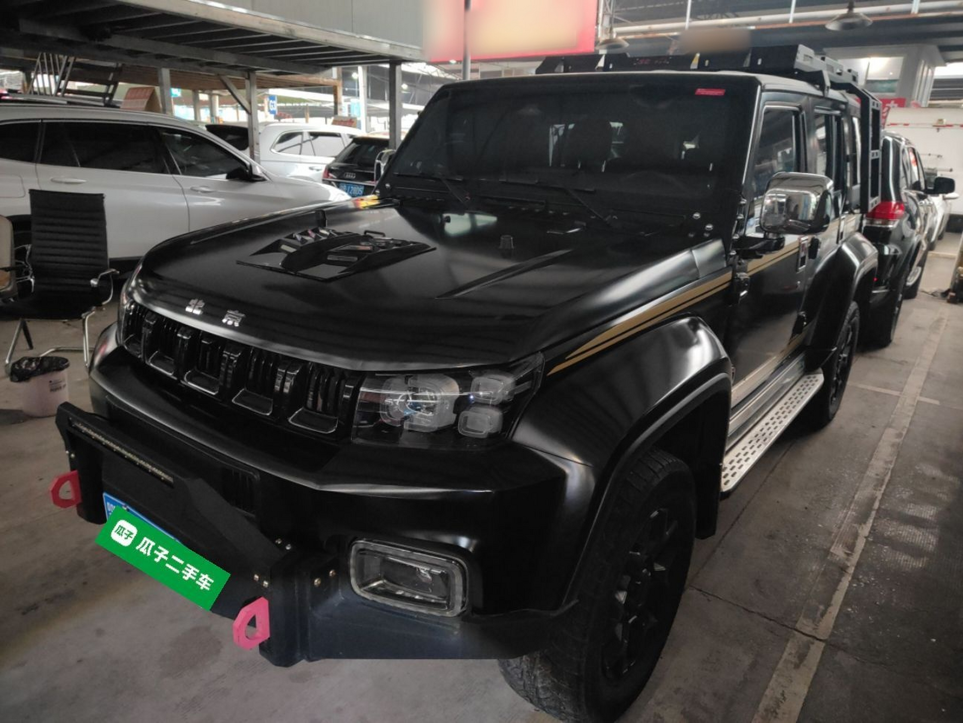 Под передней частью автомобиля