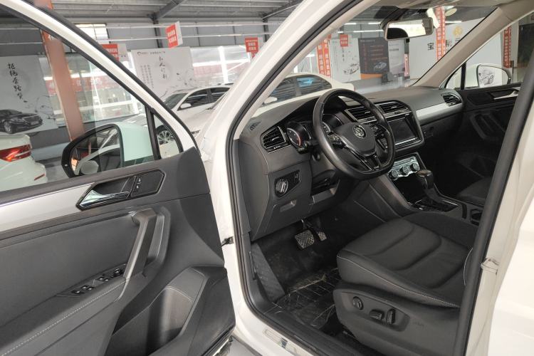 Used Volkswagen Tiguan L 2019 330TSI Automatic Two-Wheel Drive Panoramic Comfort Edition China VI Standard
