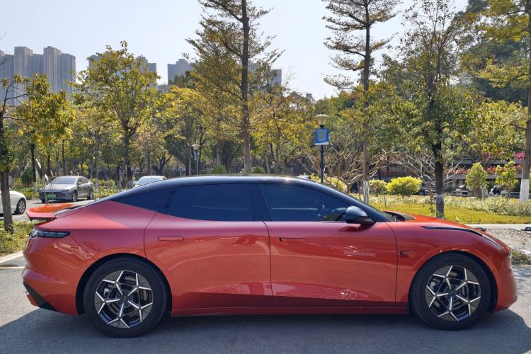 Used Lynk & Co Z10 2025 95 kWh 806 km Range Rear-Wheel Drive Advanced Driver-Assistance System Max
