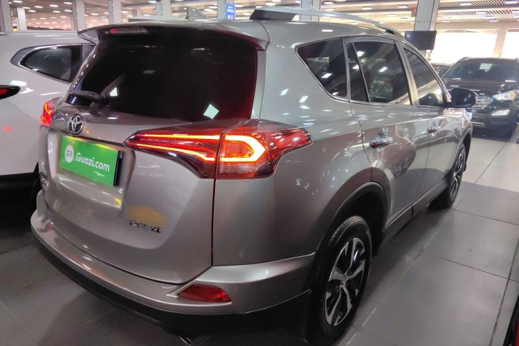 Used Toyota RAV4 2016 2.0L CVT Two-Wheel Drive Fashion Edition China V Standard