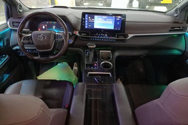 Used Toyota Sienna 2021 2.5L Hybrid Platinum Edition
