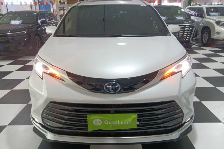 Used Toyota Sienna 2023 2.5L Hybrid Deluxe Edition
