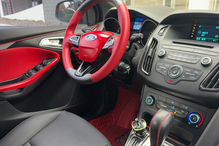 Used Ford Focus 2015 Hatchback 1.6L Automatic Comfort Model
