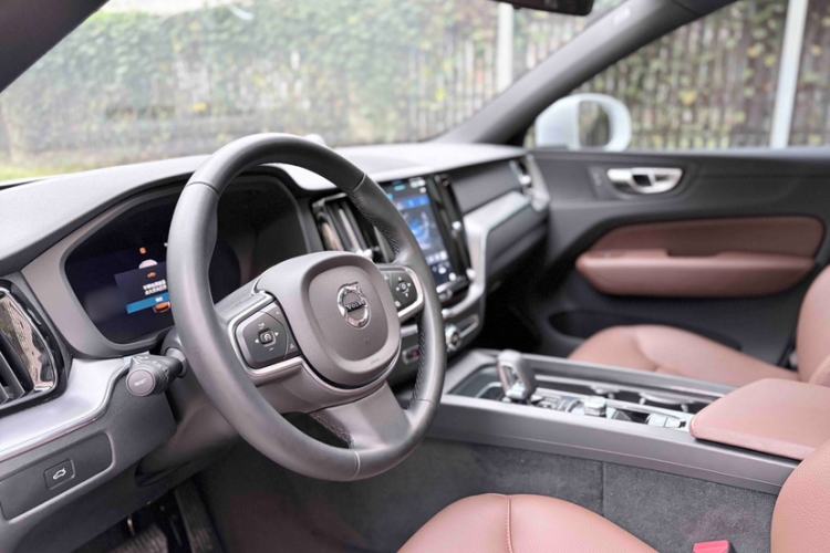 Used Volvo XC60 2025 B5 4x4 Smart Luxury Edition