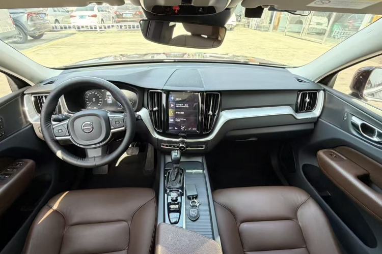 Used Volvo XC60 2019 T5 4x4 Smart Edition China V Standard
