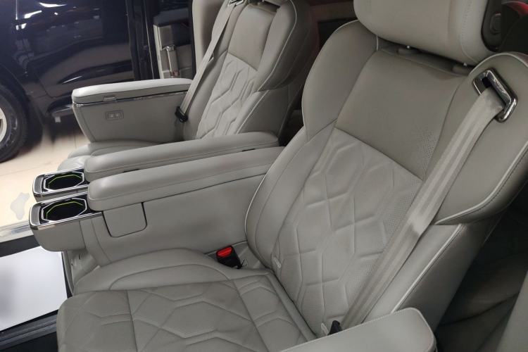 Used Volvo EM90 2025 Ultra Six-Seater