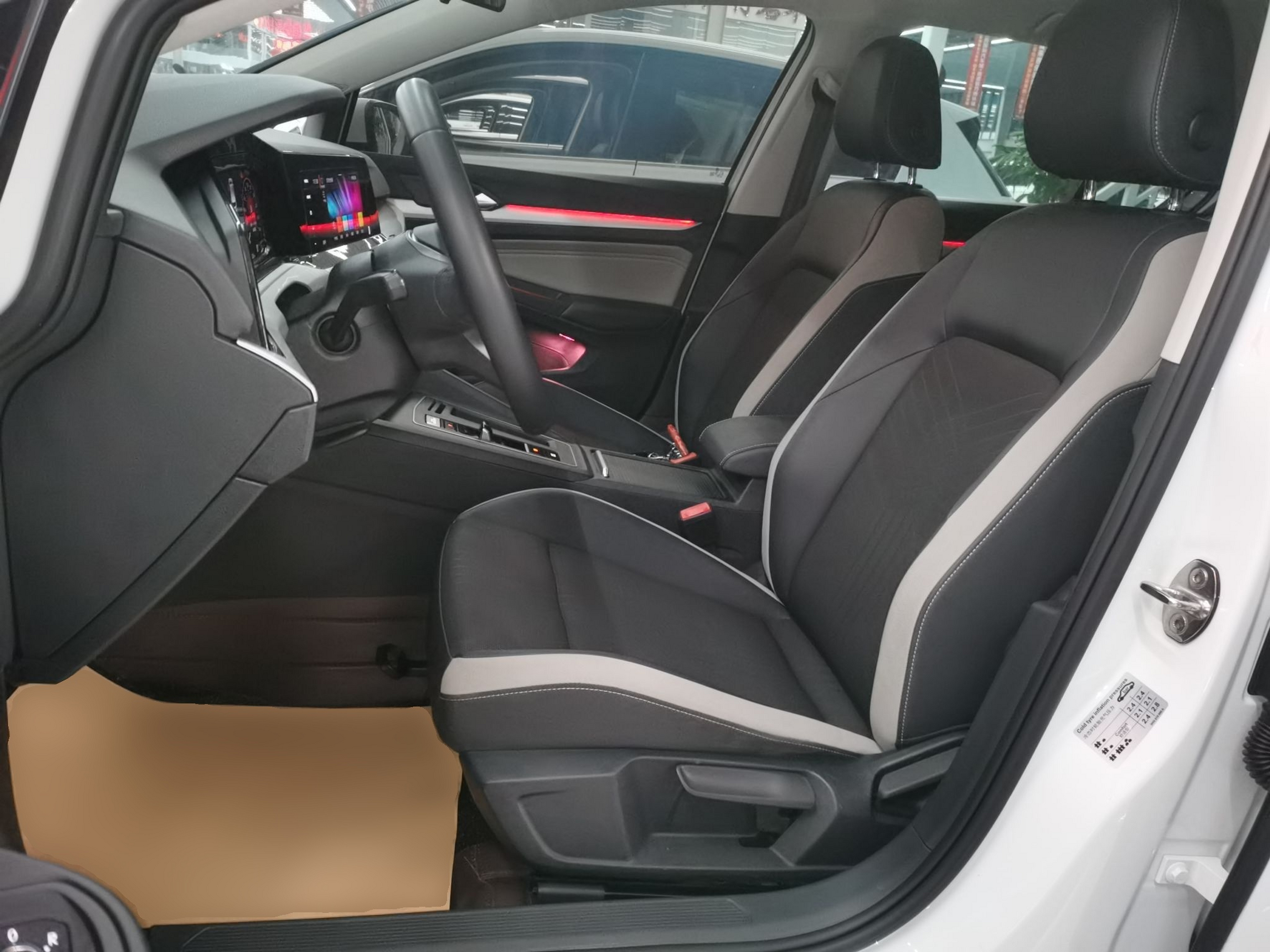 Переднее сиденье в автомобиле