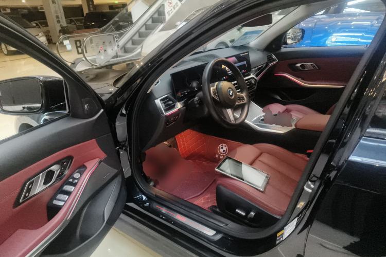 Used BMW i3 2023 eDrive 40 L Midnight Sports Package
