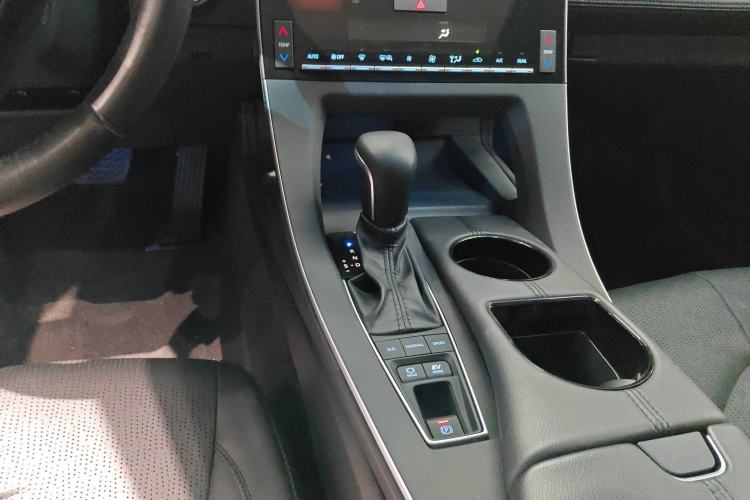 Used Toyota Avalon 2019 Dual-Engine 2.5L Luxury Edition China VI Standard
