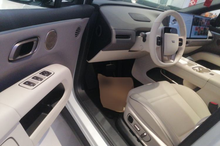 Used Li Auto Li Auto i6 2025 Model Two-Wheel-Drive Standard Type
