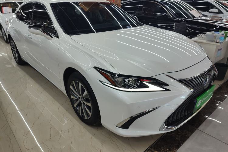 Used Lexus ES 2020 300h Premier Edition
