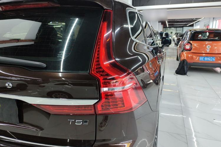 Used Volvo XC60 2019 T5 4x4 Zhiyuan Edition China VI Standard
