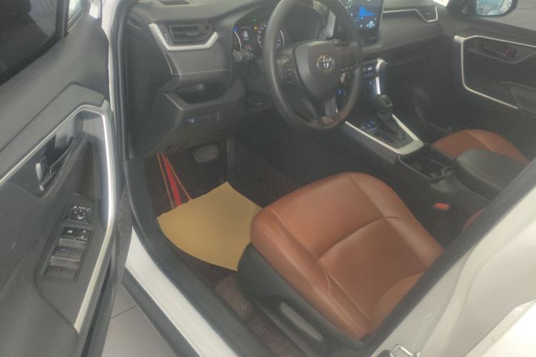 Used Toyota Wildlander 2022 Updated Version 2.0L CVT Two-Wheel Drive Leading Edition
