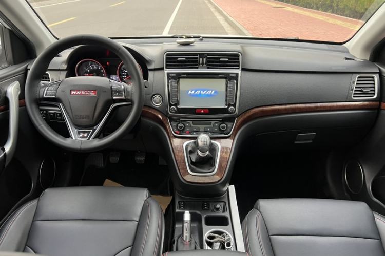 Used Haval H6 2015 Revised Version Sport Edition 1.5T Manual Transmission Two-Wheel Drive Elite Grade
