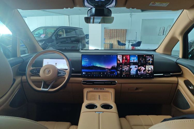 Used VOYAH Dream 2025 PHEV Four-Wheel Drive Prestige Kunpeng Edition
