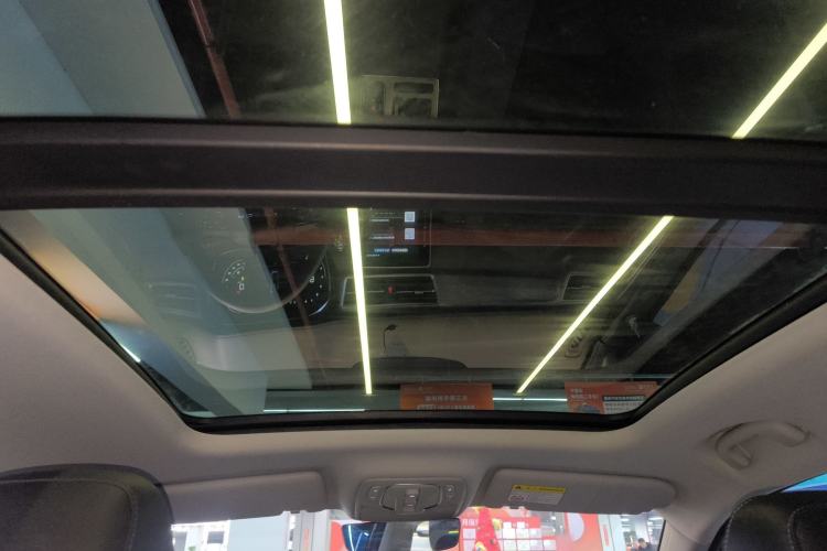 Used Roewe RX5 2023 PLUS 330TGI Automatic Trendsetting Smart Edition
