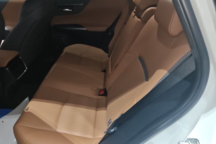 Used Toyota Venza 2023 2.5L Smart Electric Hybrid Dual-Drive Prestige Version
