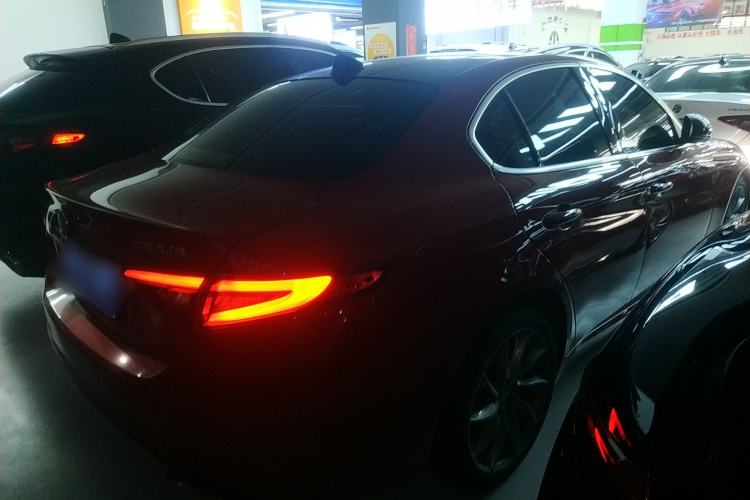 Used Alfa Romeo Giulia 2019 2.0T 280HP Luxury Edition
