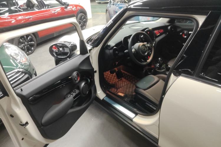 Used  MINI 2021 1.5T COOPER Classic Edition Five-Door Version
