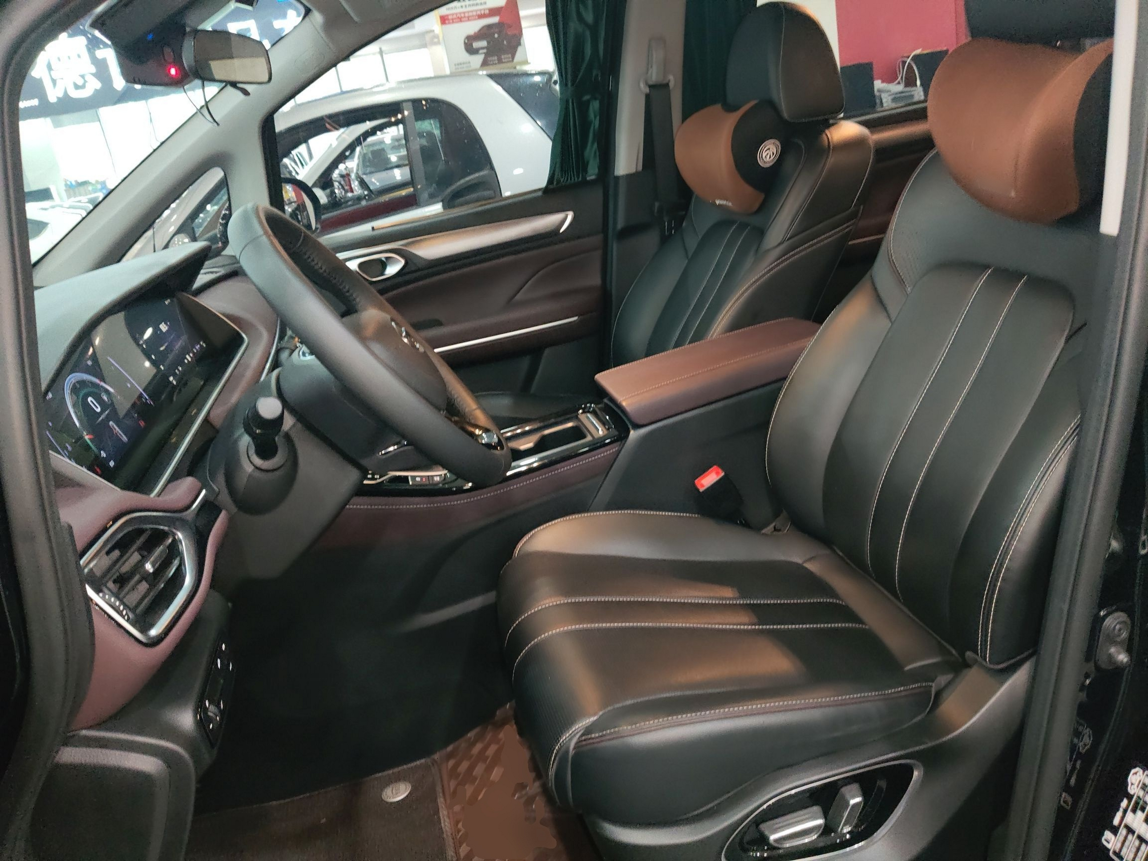 Переднее сиденье в автомобиле