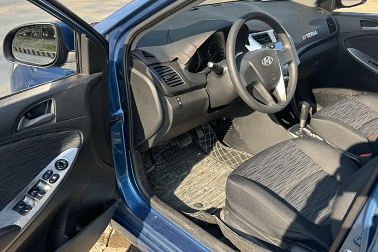 Used Hyundai Verna Ray 2014 1.4L Automatic GLX
