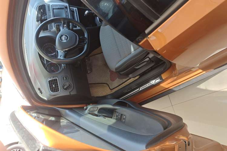 Used Volkswagen Polo 2018 1.5L Cross Polo Automatic
