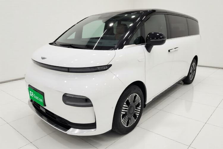 Used Geely Galaxy LEVC L380 2024 140-Degree 6-Seater All-Wheel-Drive Ultra