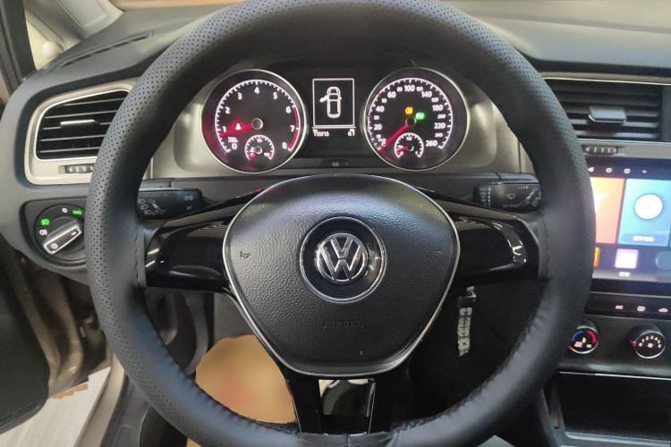 Used Volkswagen Golf 2016 230TSI Automatic Comfort Version
