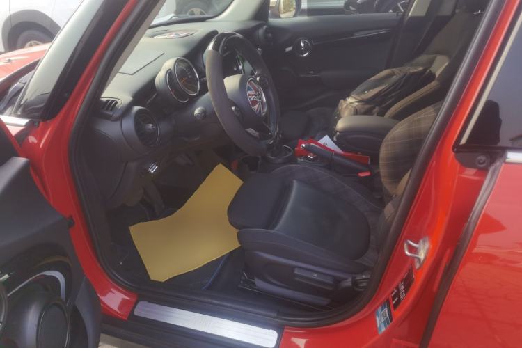 Used  MINI 2018 1.5T COOPER Classic Edition Five-Door Version