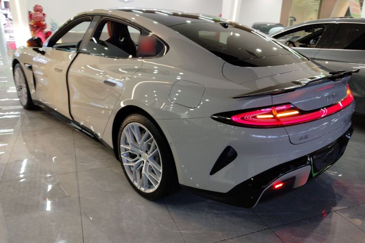 Used Xiaomi Auto SU7 2024 Rear-Drive Long-Range Intelligent Driving Version