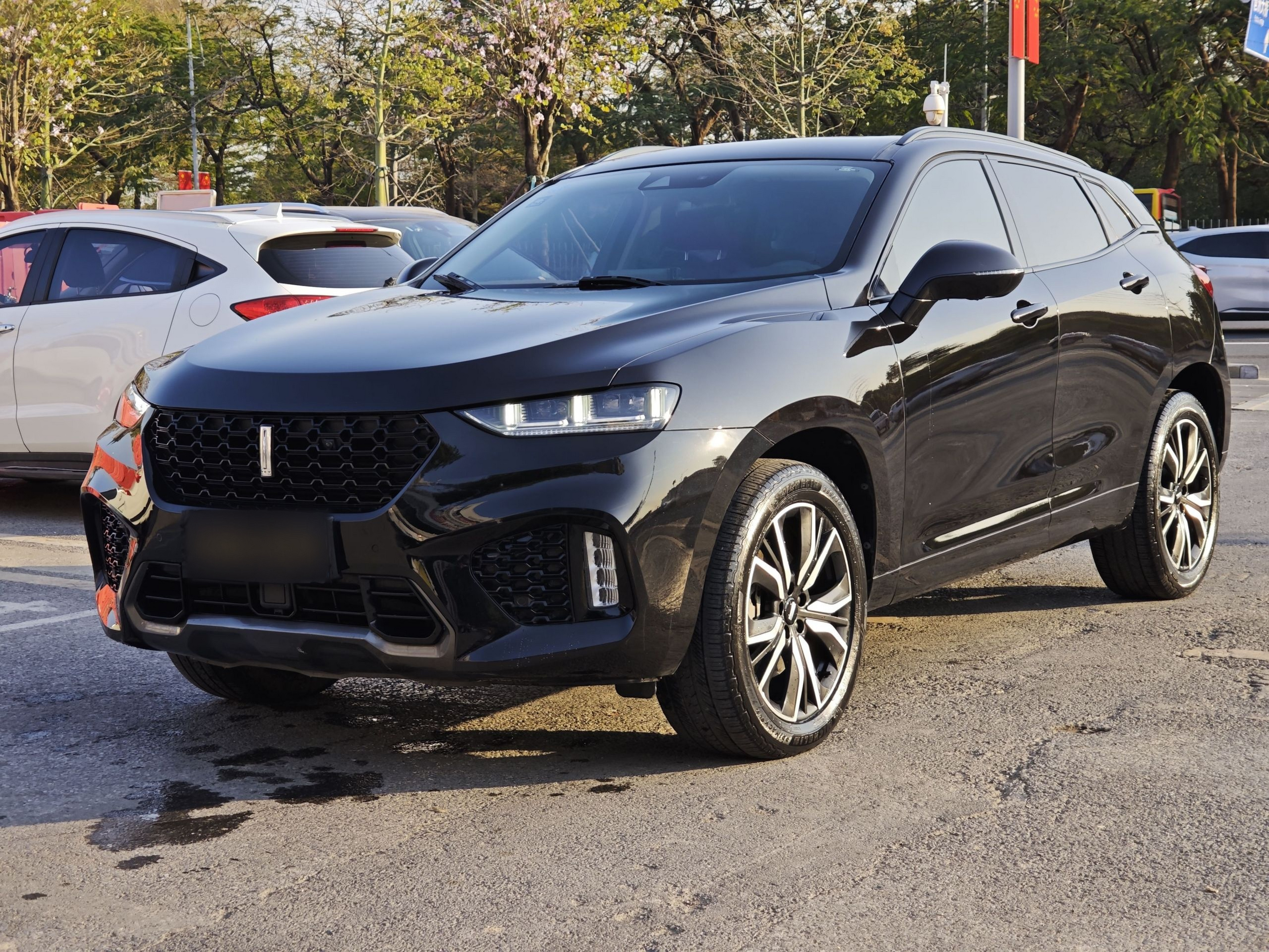 Под передней частью автомобиля