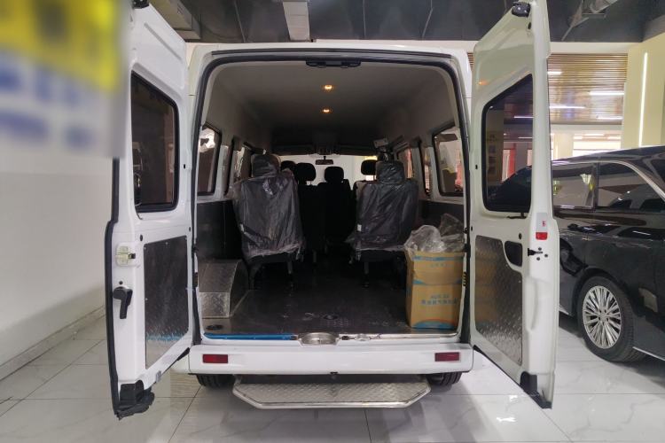 Used SAIC MAXUS Xintu V80 2023 2.0T Manual Classic Aoyuntong Long Wheelbase Mid-Height 6/7/8/9-Seater