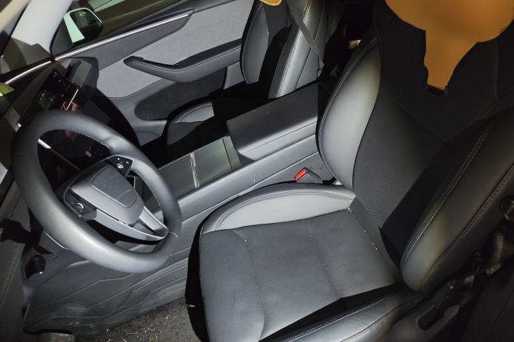 Used Tesla Model Y 2025 Rear-Wheel-Drive Version
