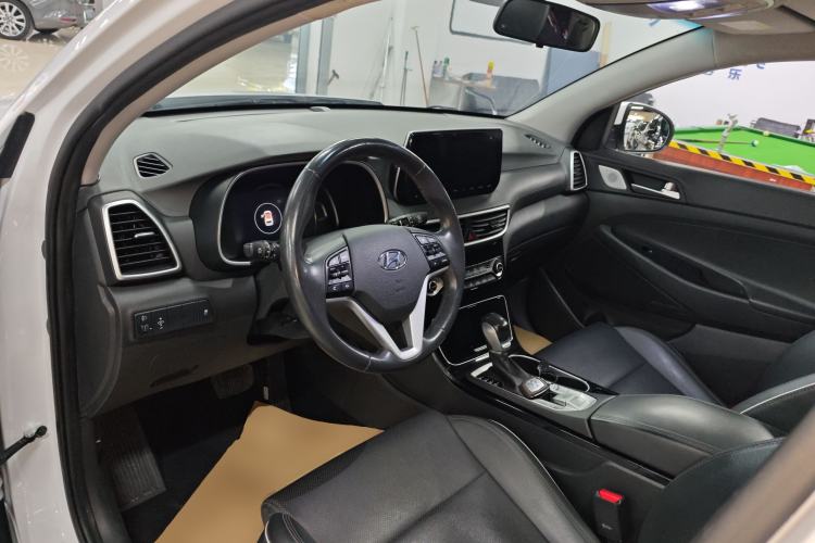 Used Hyundai Tucson 2019 280TGDi Dual-Clutch Two-Wheel Drive Fashion Edition China VI Standard
