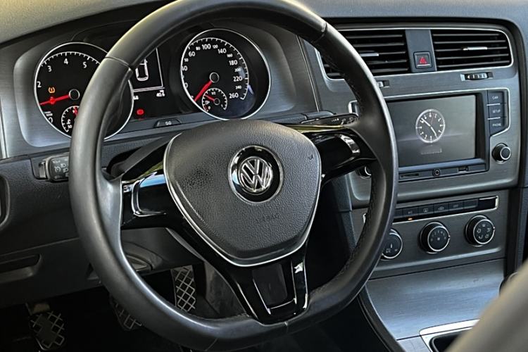 Used Volkswagen Golf 2016 230TSI Manual Comfort Version
