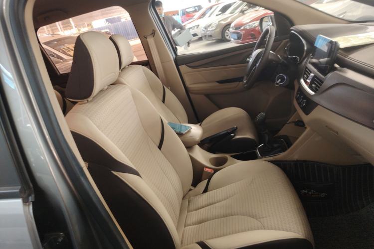 Used Baojun 730 2017 1.5T Manual Fashion Version 7 Seats China V Emission Standard
