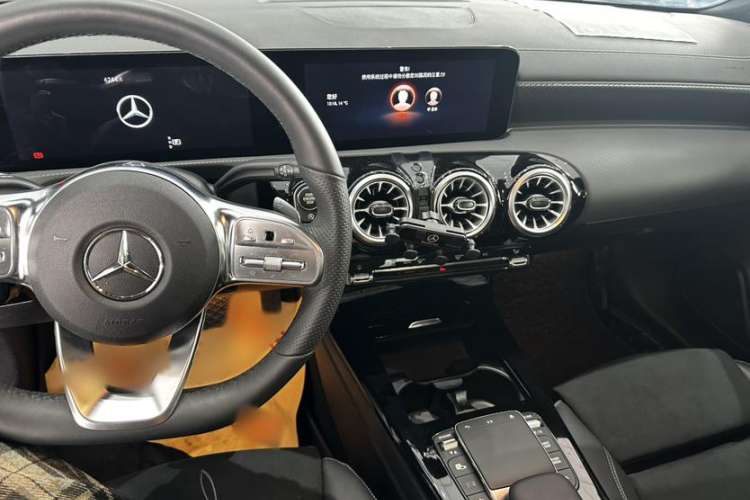 Used Mercedes-Benz A-Class 2022 Revised Version A 200 L Sport Sedan Fashionable Style
