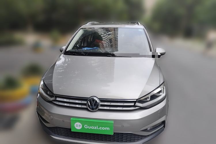 Used Volkswagen Touran 2018 Volkswagen Touran L 280TSI DSG Boundary Edition 7 Seats China VI Standard
