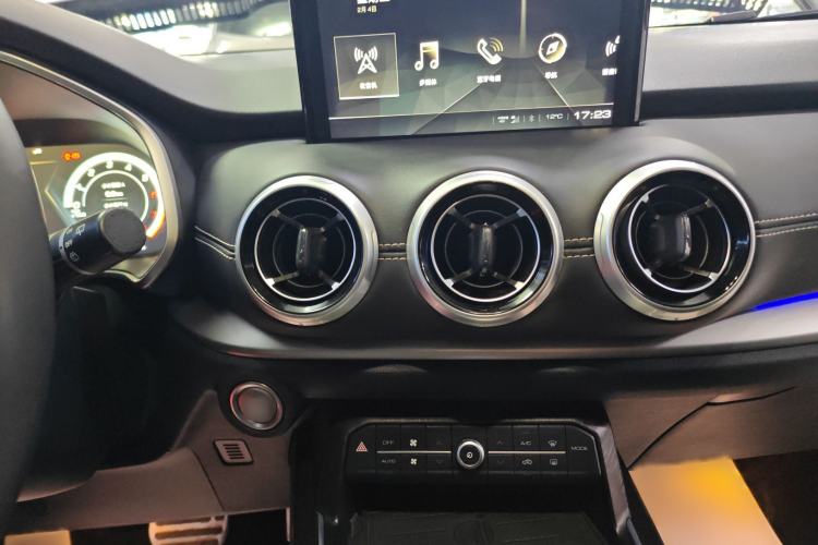 Used Wey VV6 2018 2.0T Two-Wheel-Drive Ultra-Luxury Version China V Standard
