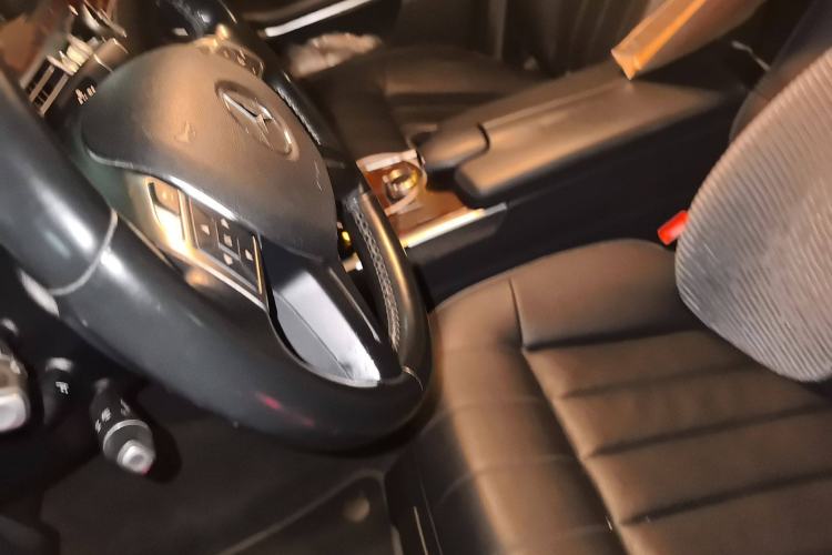 Used Mercedes-Benz E-Class 2015 Facelift E 200 L
