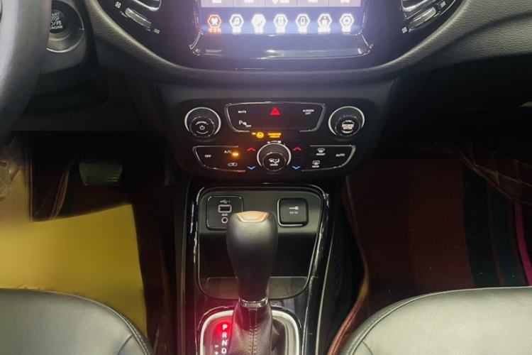 Used  Compass 2019 220T Automatic Family Edition
