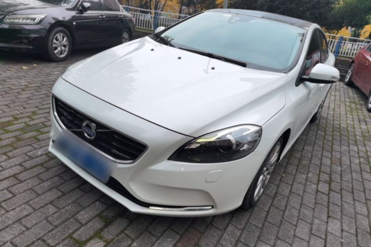 Used Volvo V40 2015 1.6T Zhiyi Edition