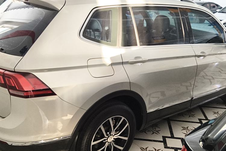 Used Volkswagen Tiguan L 2017 330TSI Automatic Two-Wheel Drive Luxury Edition
