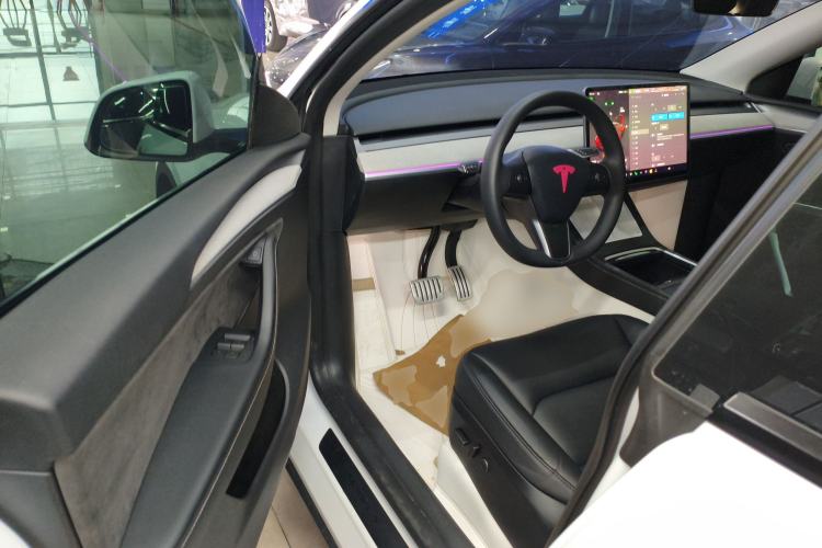 Used Tesla Model Y 2023 High-Performance All-Wheel-Drive Version
