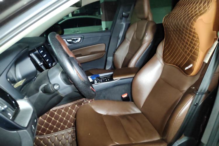 Used Volvo XC60 2019 T5 4x4 Zhiyuan Edition China VI Standard
