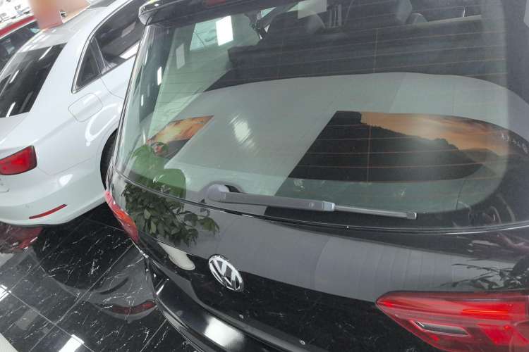 Used Volkswagen Tiguan L 2020 330TSI Automatic Two-Wheel Drive Panoramic Comfort Edition China VI Standard
